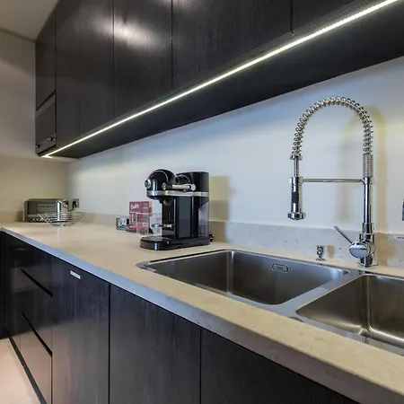 Sleeps 6 Air Con Wifi Apartment Cannes