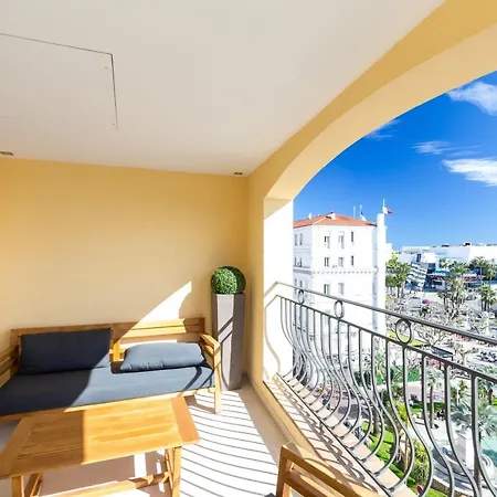 Sleeps 6 Air Con Wifi Apartment Cannes
