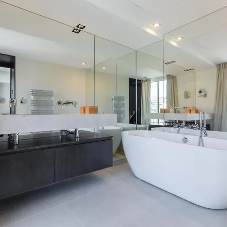 Sleeps 6 Air Con Wifi Cannes