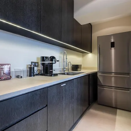 Sleeps 6 Air Con Wifi Apartment *