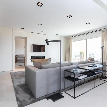 Sleeps 6 Air Con Wifi Apartment